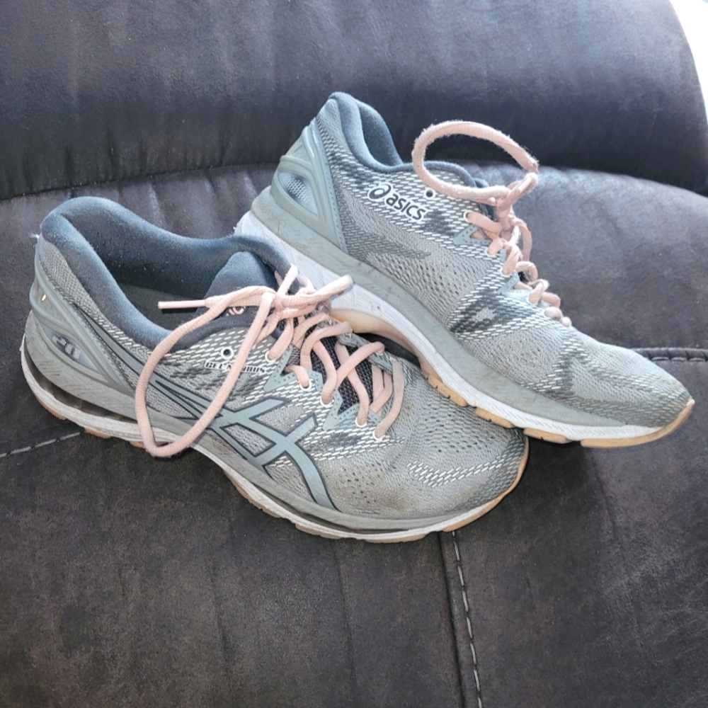 ASICS gel nimbus 2.0 sneakers size 7.5
